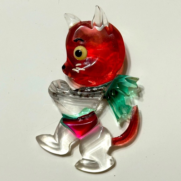Whimsical lucite cat pin - Picture 1 of 5